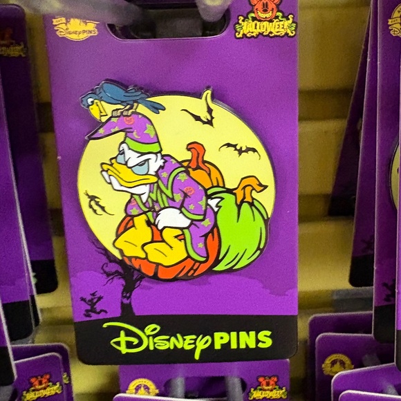 Disney Parks Authentic Donald Halloween trading pin